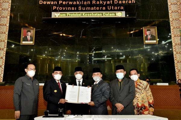 APBD Sumut 2021 Disahkan, Gubernur Apresiasi Kritik dan Saran Anggota Dewan